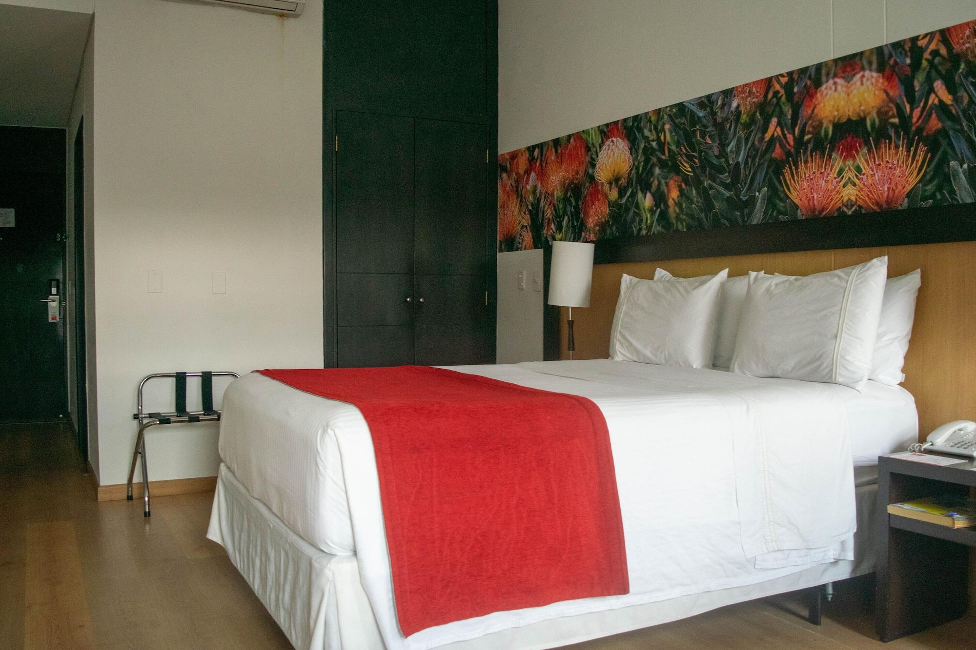 Mi Hotel Sandiego Меделин Екстериор снимка